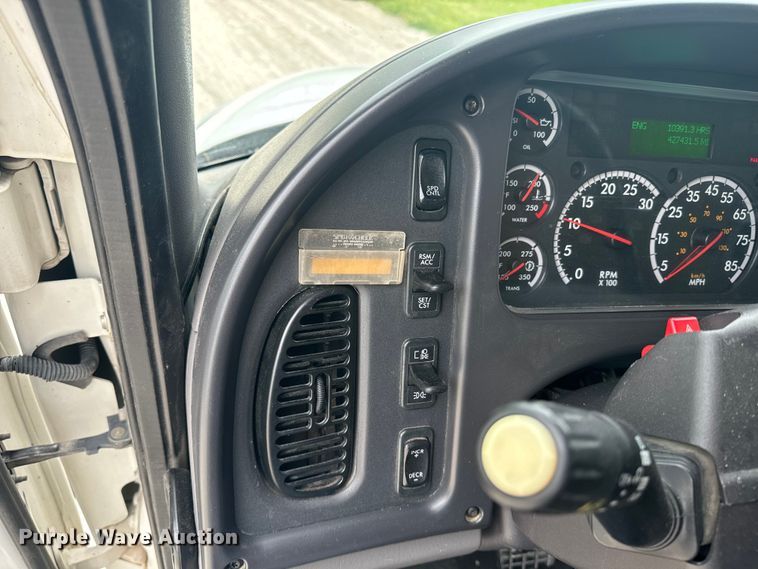 image for item EE7478 2017 Freightliner  Business Class M2 box truck