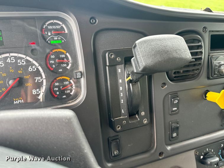 image for item EE7478 2017 Freightliner  Business Class M2 box truck