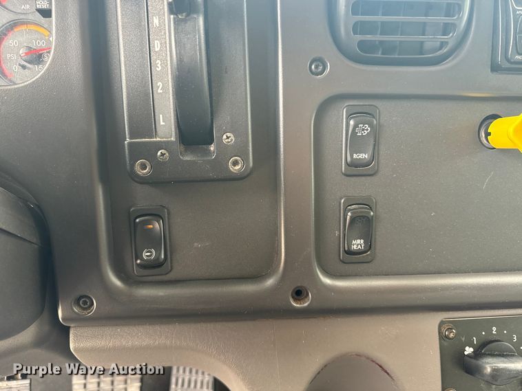 image for item EE7478 2017 Freightliner  Business Class M2 box truck