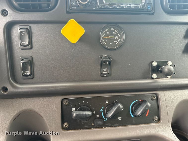 image for item EE7478 2017 Freightliner  Business Class M2 box truck