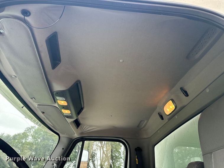 image for item EE7478 2017 Freightliner  Business Class M2 box truck