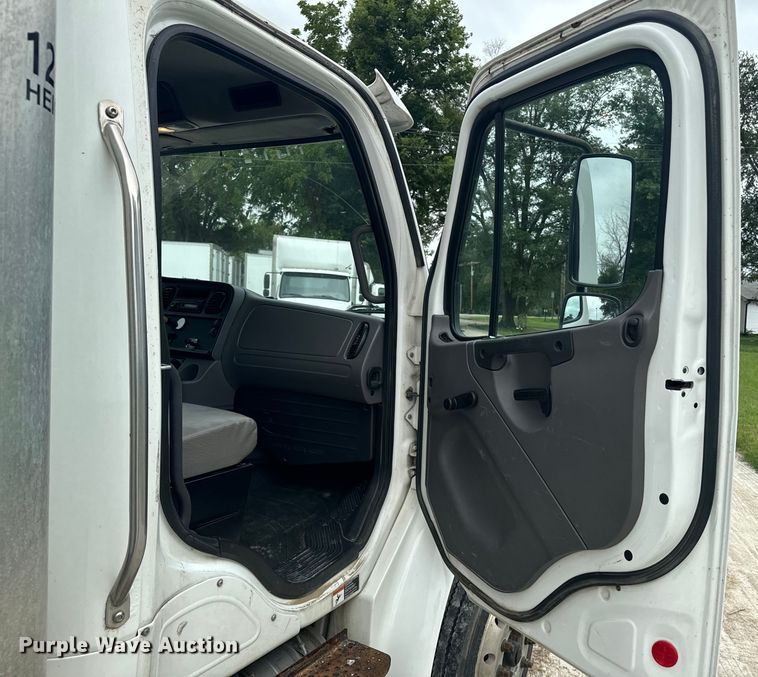 image for item EE7478 2017 Freightliner  Business Class M2 box truck