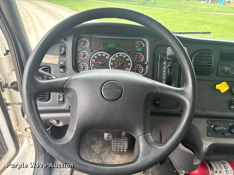 image for item EE7479 2015 Freightliner  Business Class M2 box truck