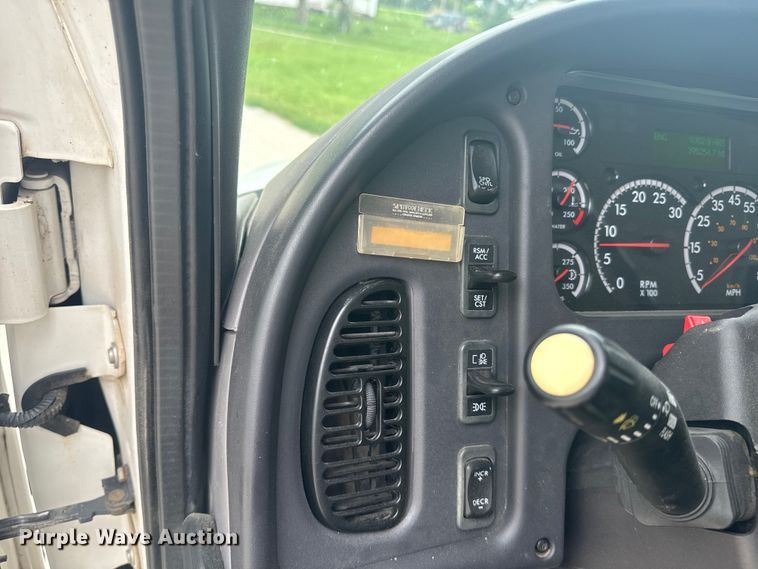 image for item EE7479 2015 Freightliner  Business Class M2 box truck