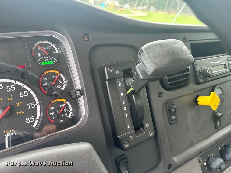 image for item EE7479 2015 Freightliner  Business Class M2 box truck