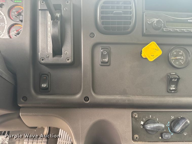 image for item EE7479 2015 Freightliner  Business Class M2 box truck