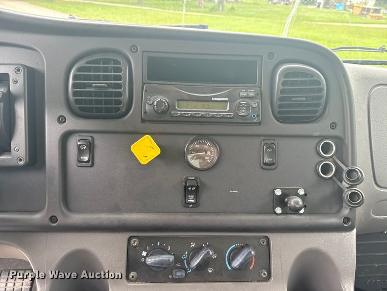 image for item EE7479 2015 Freightliner  Business Class M2 box truck