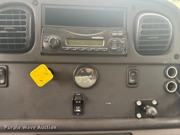 image for item EE7479 2015 Freightliner  Business Class M2 box truck