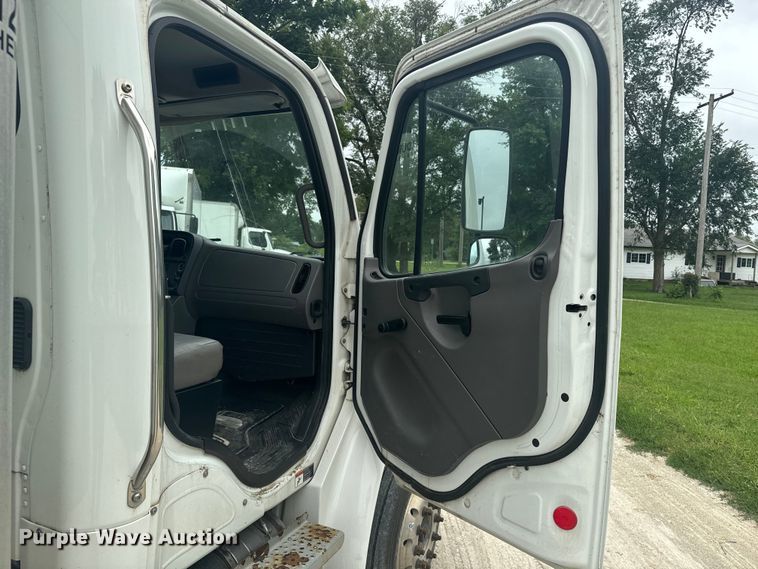 image for item EE7479 2015 Freightliner  Business Class M2 box truck