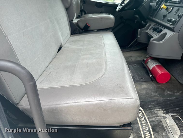 image for item EE7479 2015 Freightliner  Business Class M2 box truck