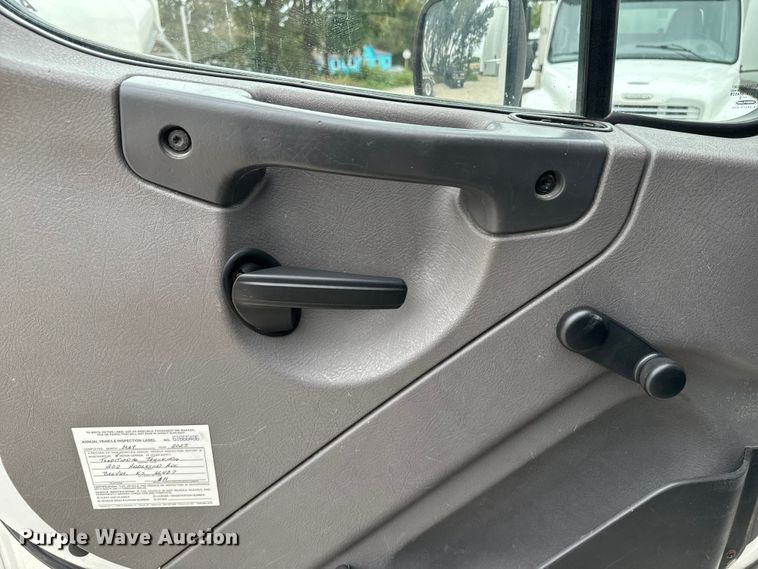 image for item EE7480 2017 Freightliner Business Class M2 box truck