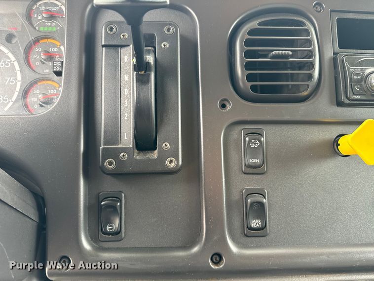 image for item EE7480 2017 Freightliner Business Class M2 box truck