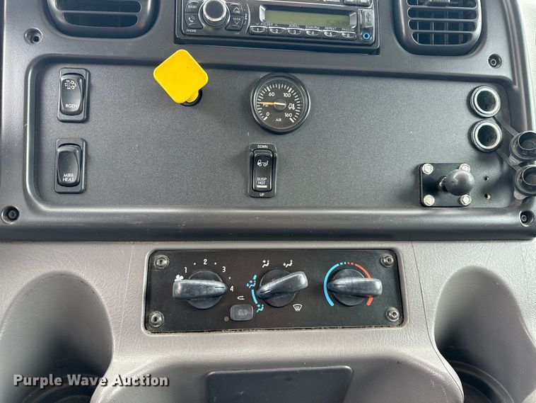 image for item EE7480 2017 Freightliner Business Class M2 box truck