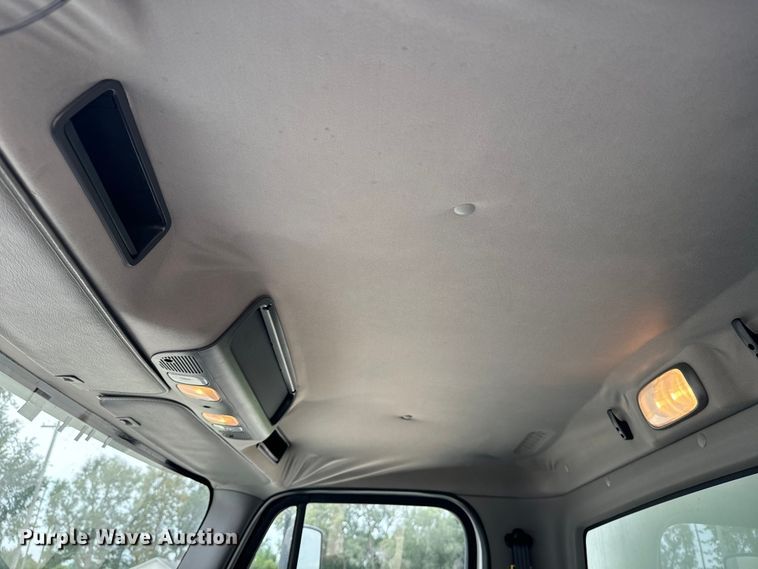 image for item EE7480 2017 Freightliner Business Class M2 box truck