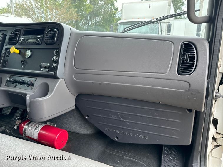 image for item EE7480 2017 Freightliner Business Class M2 box truck