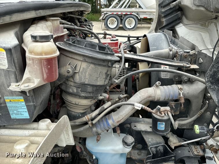 image for item EE7480 2017 Freightliner Business Class M2 box truck