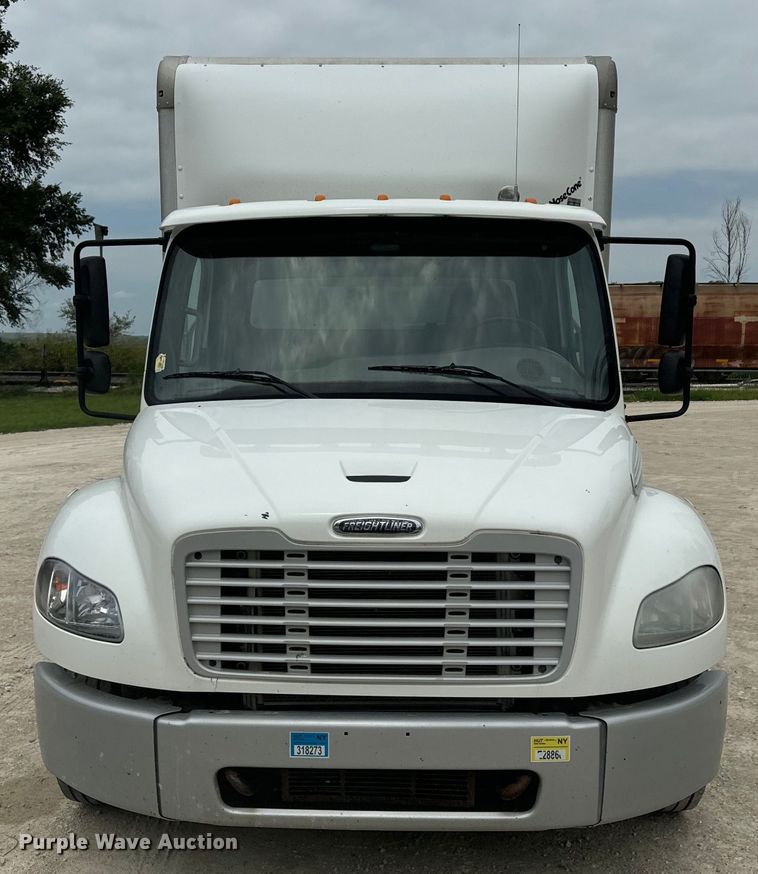 image for item EE7481 2017 Freightliner M2106 box truck
