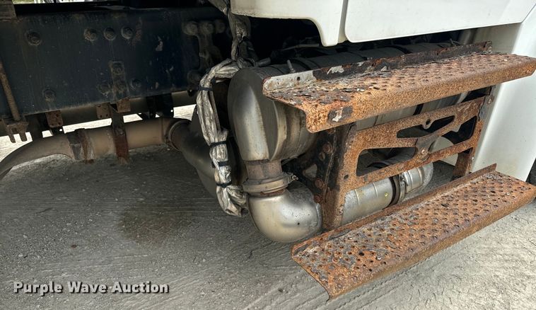 image for item EE7481 2017 Freightliner M2106 box truck