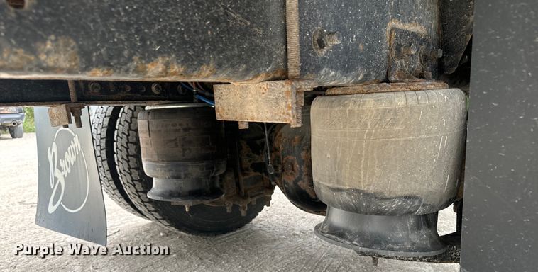 image for item EE7481 2017 Freightliner M2106 box truck