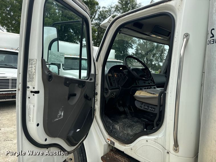 image for item EE7481 2017 Freightliner M2106 box truck