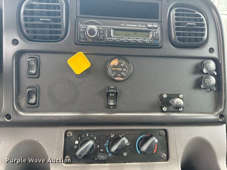 image for item EE7481 2017 Freightliner M2106 box truck