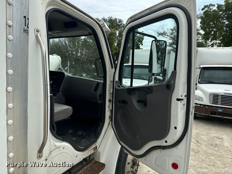 image for item EE7481 2017 Freightliner M2106 box truck