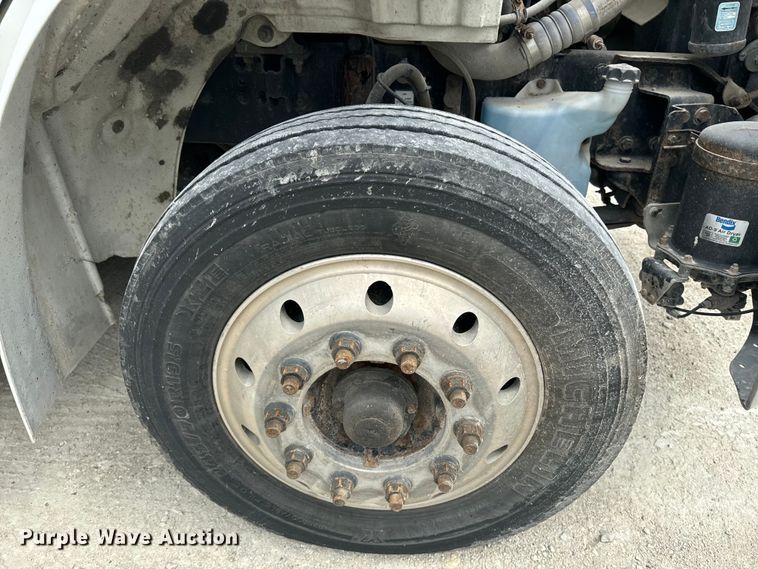 image for item EE7481 2017 Freightliner M2106 box truck