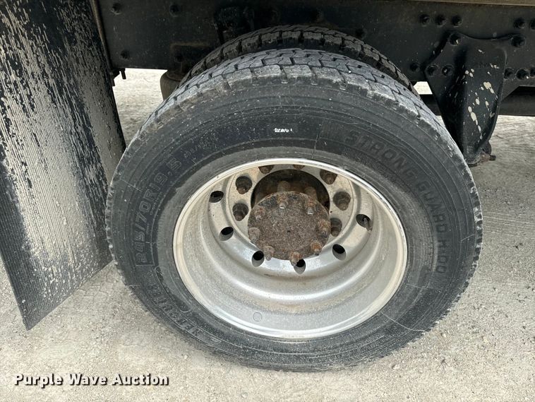 image for item EE7481 2017 Freightliner M2106 box truck