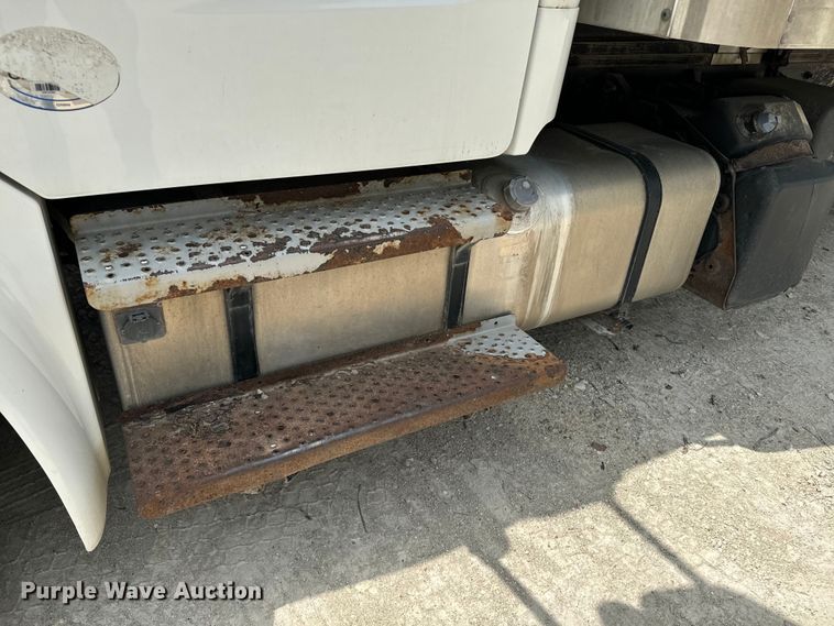 image for item EE7482 2017 Freightliner Business Class M2 box truck