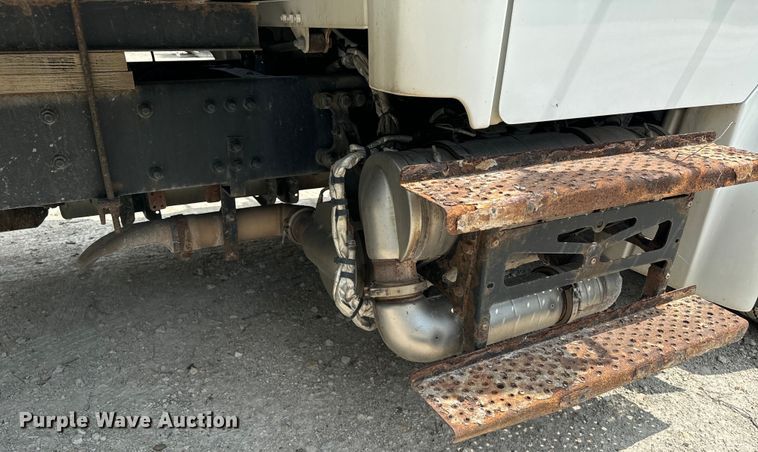 image for item EE7482 2017 Freightliner Business Class M2 box truck