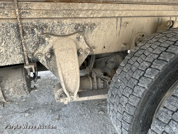 image for item EE7482 2017 Freightliner Business Class M2 box truck