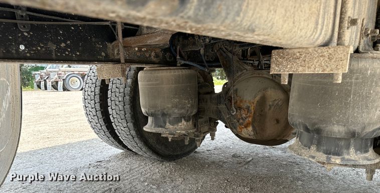 image for item EE7482 2017 Freightliner Business Class M2 box truck