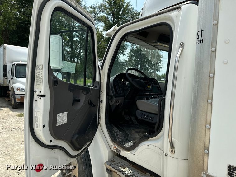 image for item EE7482 2017 Freightliner Business Class M2 box truck