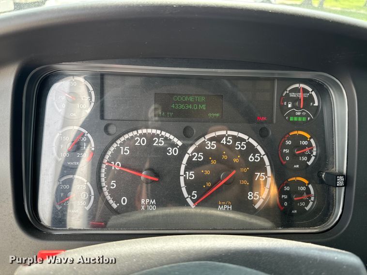 image for item EE7482 2017 Freightliner Business Class M2 box truck