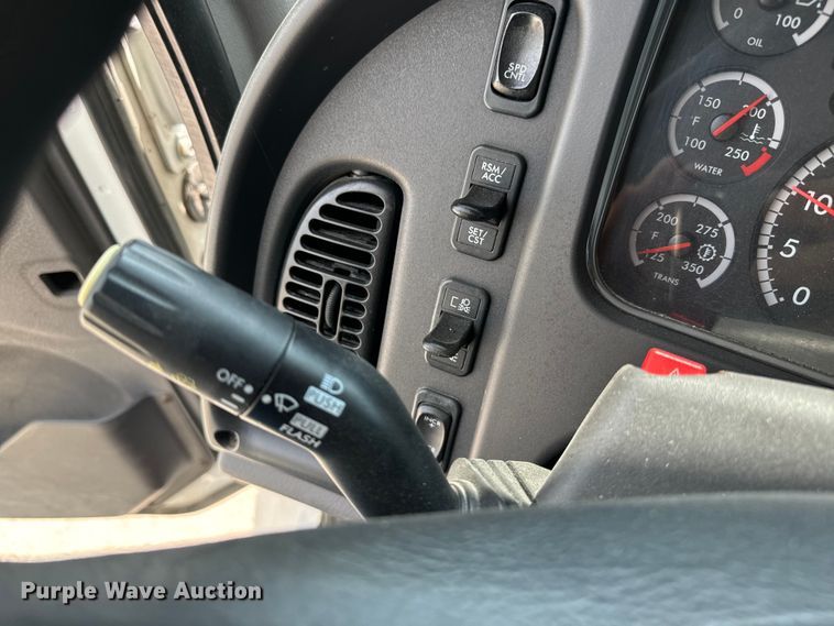 image for item EE7482 2017 Freightliner Business Class M2 box truck