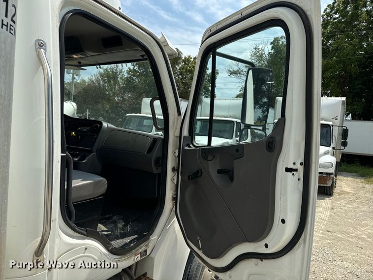 image for item EE7482 2017 Freightliner Business Class M2 box truck