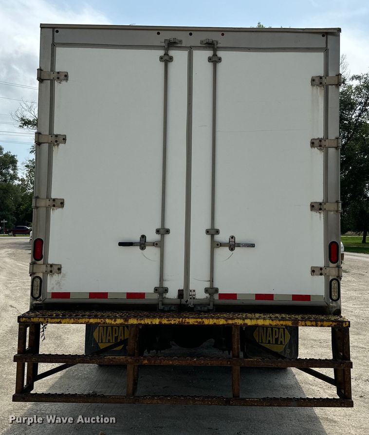 image for item EE7483 2017 Freightliner Business Class M2 box truck