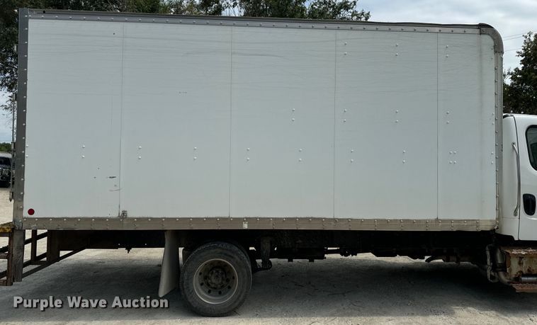 image for item EE7483 2017 Freightliner Business Class M2 box truck