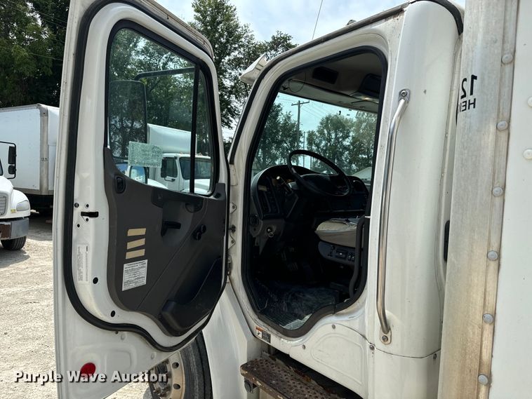 image for item EE7483 2017 Freightliner Business Class M2 box truck