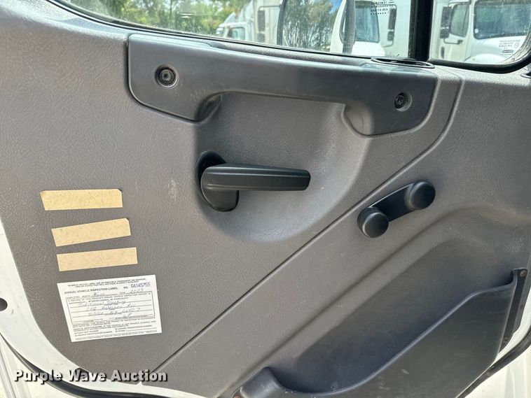 image for item EE7483 2017 Freightliner Business Class M2 box truck