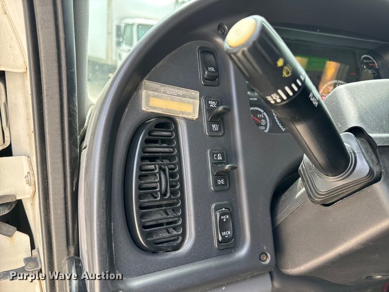 image for item EE7483 2017 Freightliner Business Class M2 box truck