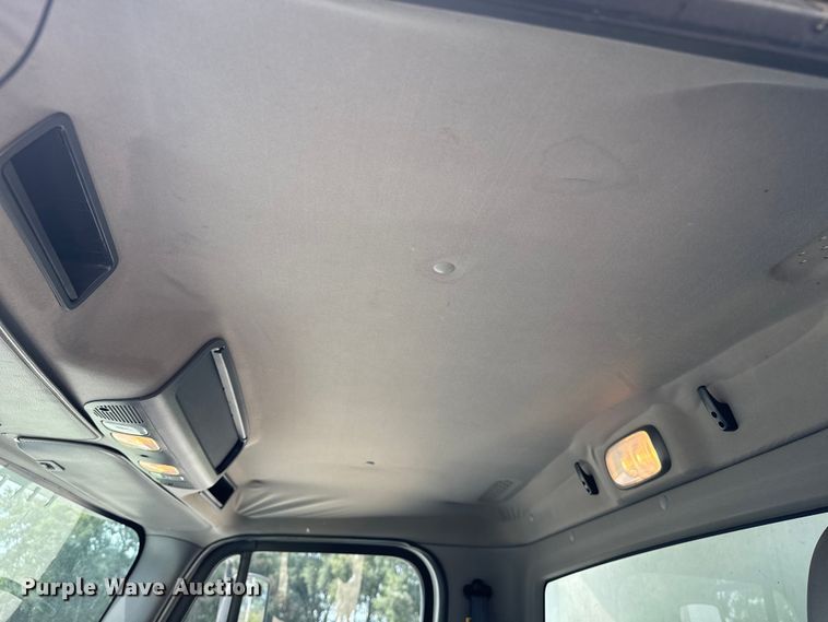 image for item EE7483 2017 Freightliner Business Class M2 box truck