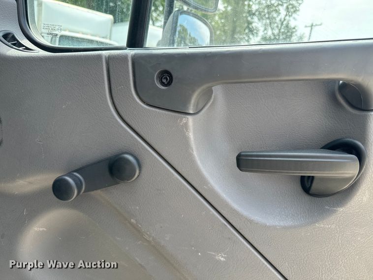 image for item EE7483 2017 Freightliner Business Class M2 box truck