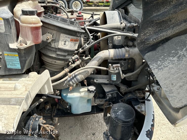 image for item EE7483 2017 Freightliner Business Class M2 box truck