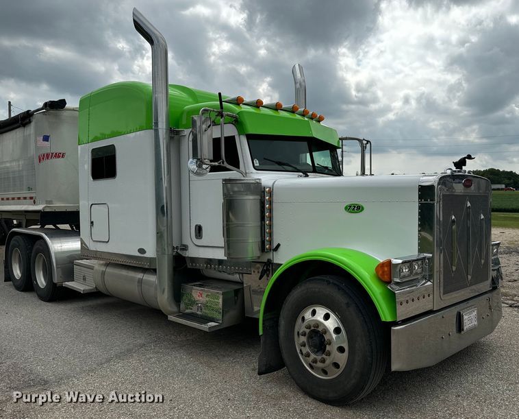 image for item EE7484 2005 Peterbilt 379 semi truck