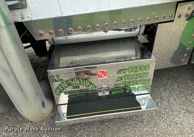 image for item EE7484 2005 Peterbilt 379 semi truck