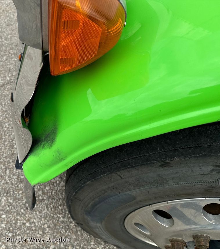 image for item EE7484 2005 Peterbilt 379 semi truck