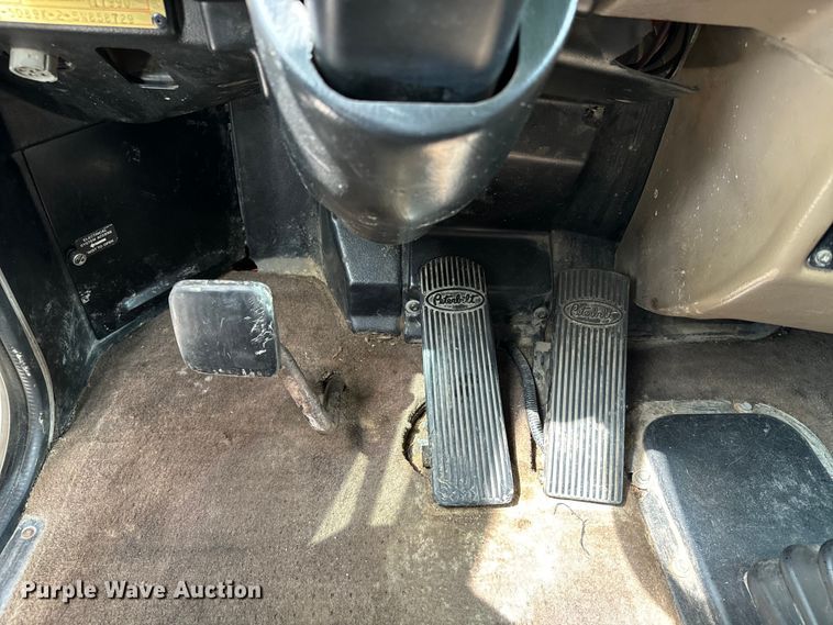 image for item EE7484 2005 Peterbilt 379 semi truck