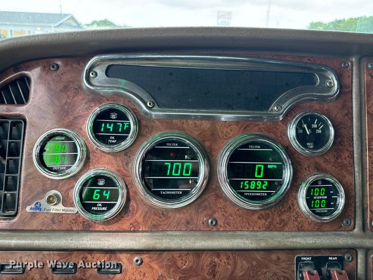 image for item EE7484 2005 Peterbilt 379 semi truck