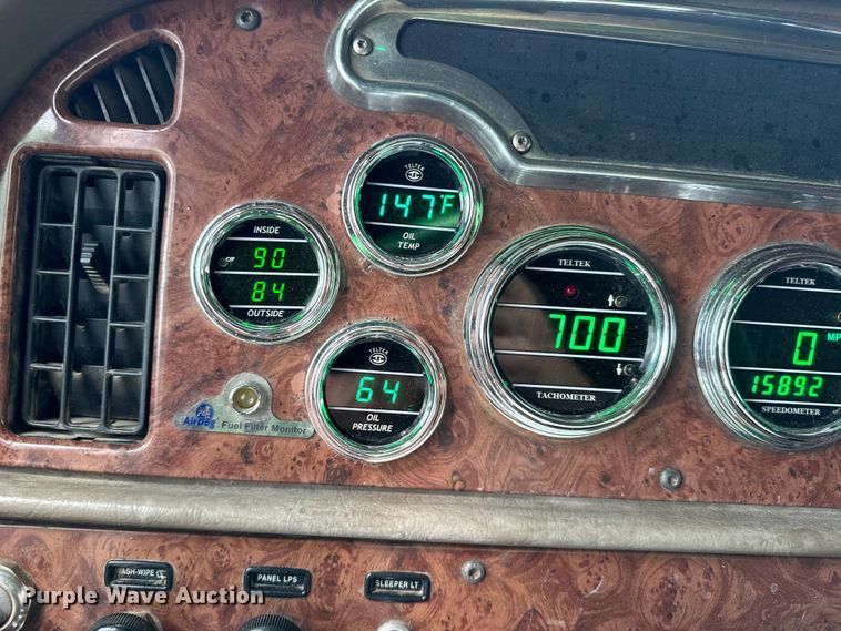 image for item EE7484 2005 Peterbilt 379 semi truck